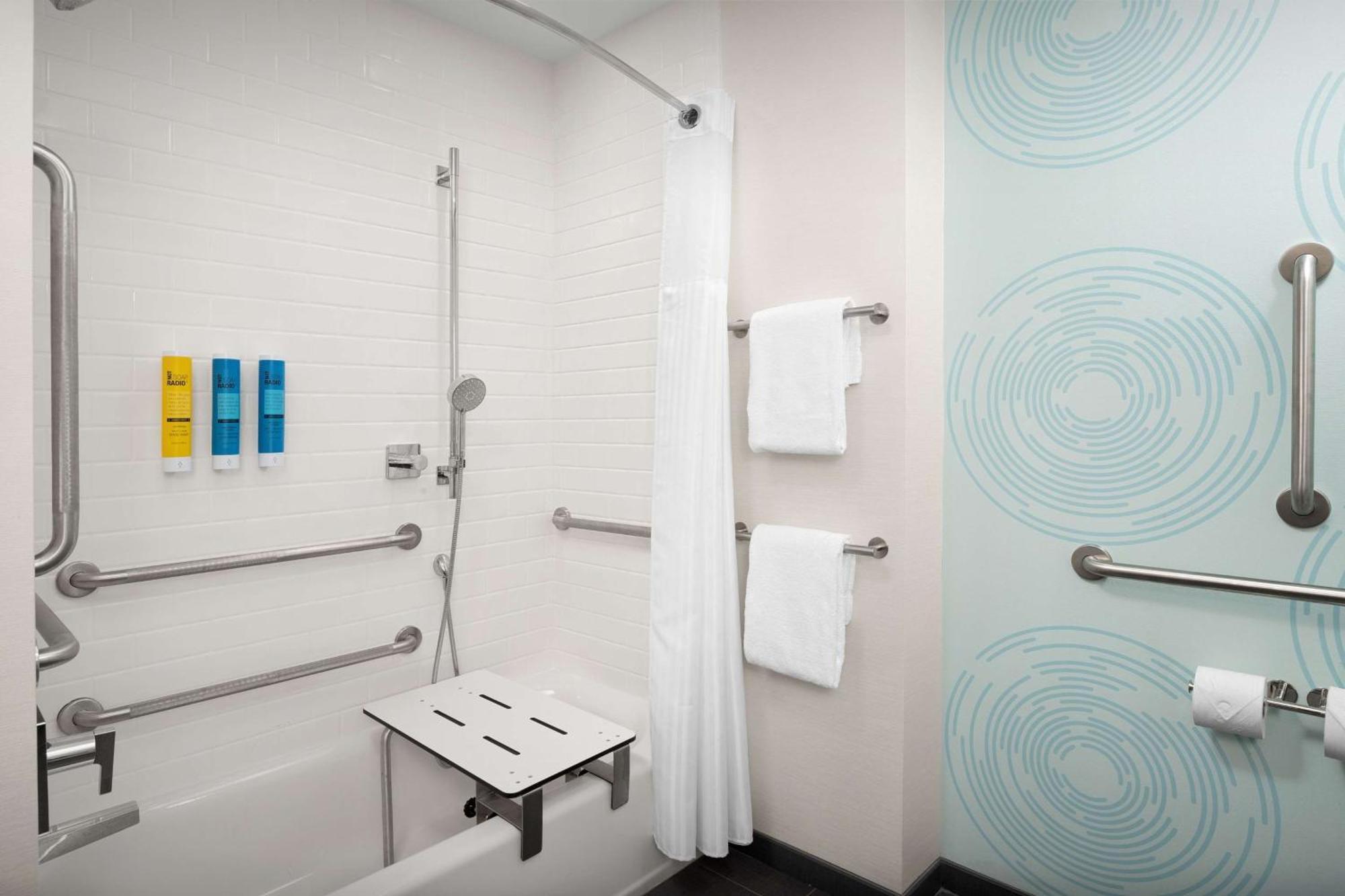 Tru By Hilton Airport 3*